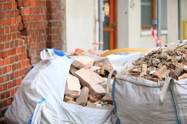 Restos de obra en San Vicente